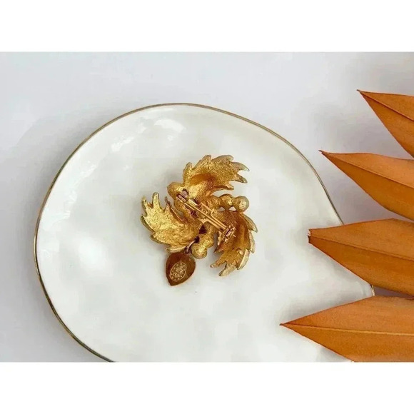 Vintage Gold Tone Leaf & Faux Pearl Pinwheel Brooch - Picture 4 of 8